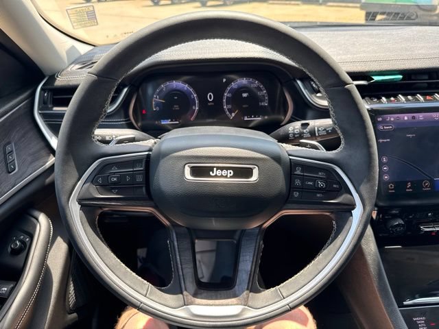 Used 2023 Jeep Grand Cherokee L Limited w/ Luxury Tech Group II AWD/4WD image 15