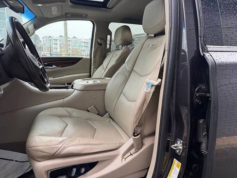Used 2015 Cadillac Escalade Luxury AWD/4WD image 10