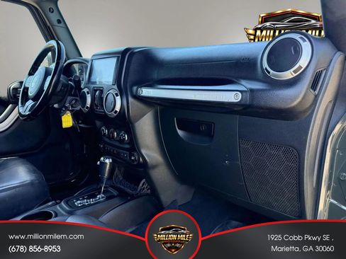 Used 2015 Jeep Wrangler Unlimited Sahara w/ Connectivity Group AWD/4WD image 19