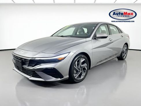 Used 2025 Hyundai Elantra Limited FWD image 5