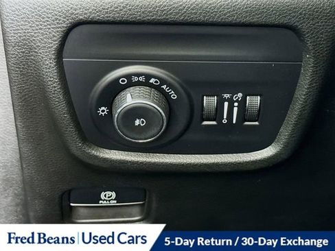 Used 2023 Jeep Grand Cherokee Limited image 12