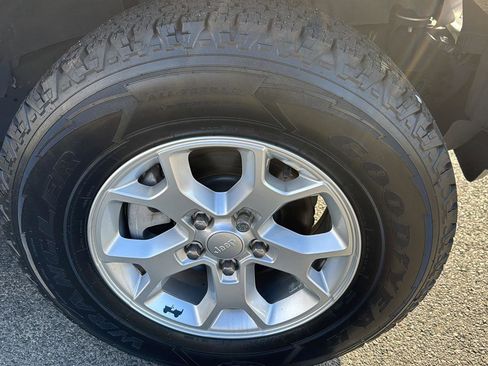 Used 2021 Jeep Wrangler Unlimited Islander image 11