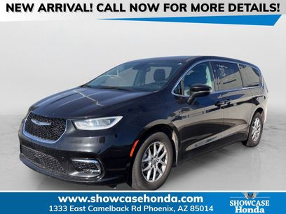 Used 2023 Chrysler Pacifica Touring-L