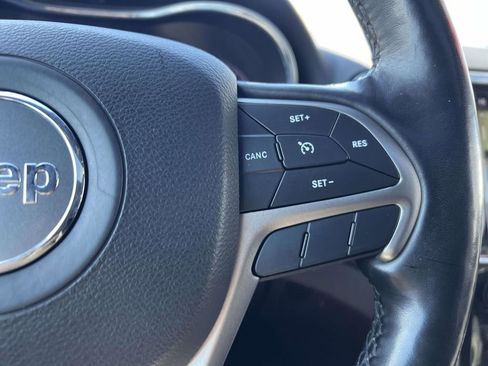 Certified 2021 Jeep Grand Cherokee Laredo X image 31