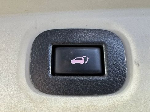 Used 2020 Nissan Rogue SV image 28