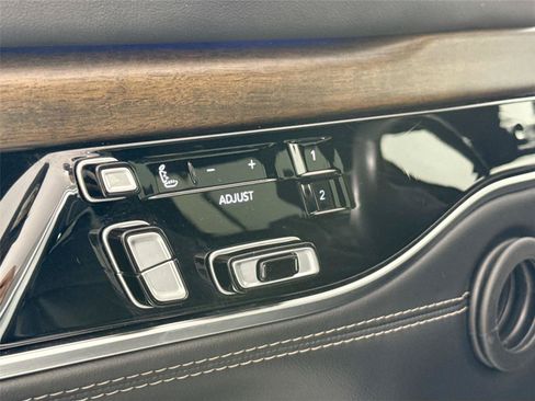 Used 2023 Jeep Grand Wagoneer L Series II AWD/4WD image 31