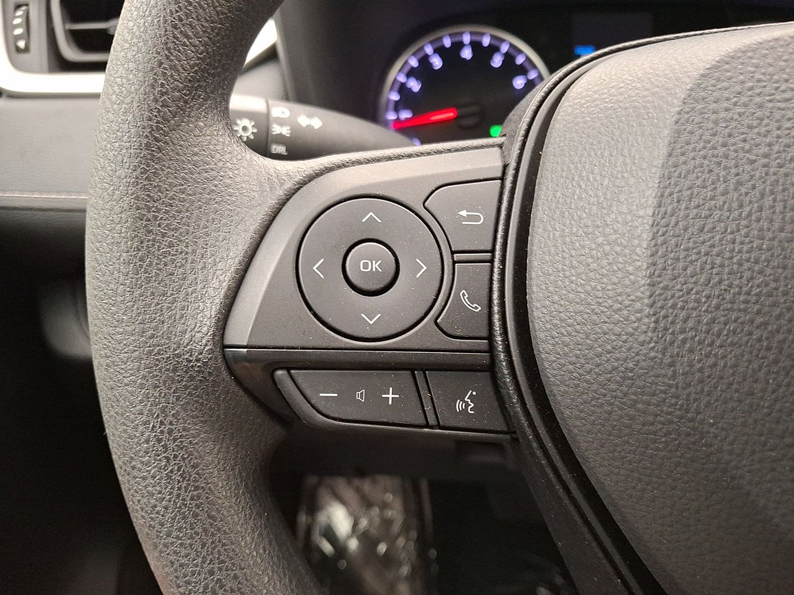 Used 2021 Toyota RAV4 LE AWD/4WD image 20