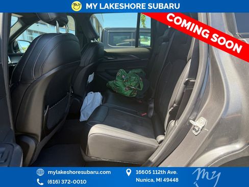 Used 2025 Jeep Grand Cherokee Altitude AWD/4WD image 10