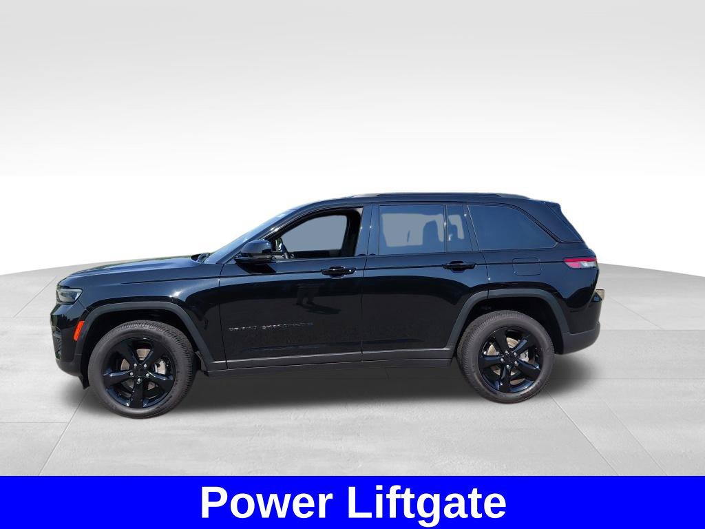 Used 2024 Jeep Grand Cherokee Altitude AWD/4WD image 22