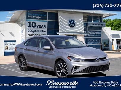 Used 2025 Volkswagen Jetta SE w/ Sunroof Package