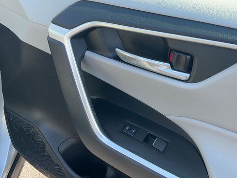 Used 2023 Toyota RAV4 XLE Premium image 28