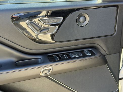 Used 2024 Lincoln Aviator Reserve w/ Equipment Group 201A image 8