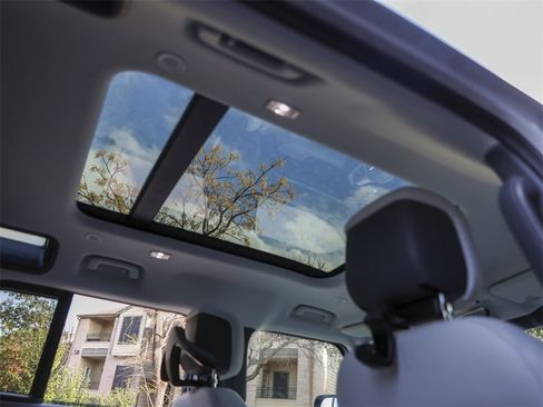 Used 2026 Land Rover Defender 110 S image 39