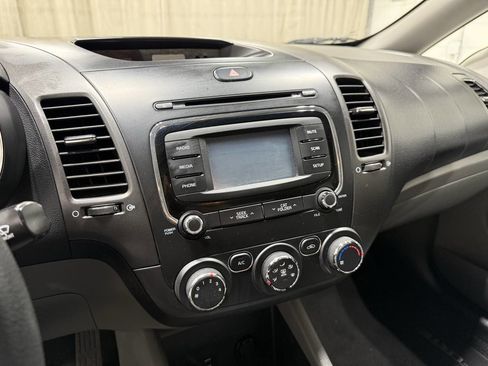 Used 2018 Kia Forte LX w/ LX Rear Camera Package FWD image 12