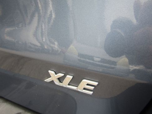 Used 2013 Toyota Sienna XLE FWD image 9
