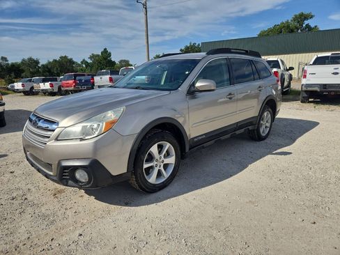 Used 2014 Subaru Outback 2.5i Premium w/ Accessory Value Package (OY1) AWD/4WD image 4