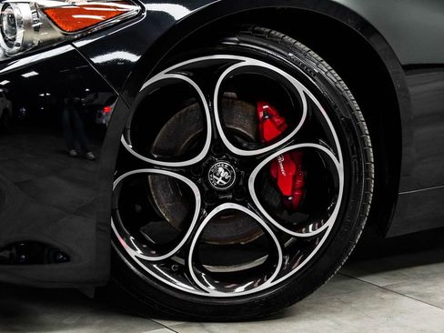 Used 2022 Land Rover Discovery HSE R-Dynamic image 3