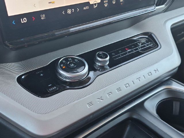 Used 2025 Ford Expedition Active AWD/4WD image 33