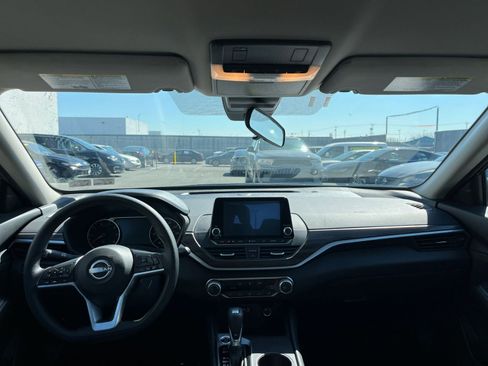 Used 2025 Nissan Altima 2.5 SV FWD image 34