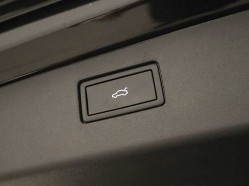 New 2026 Volkswagen Tiguan SE R-Line AWD/4WD image 36