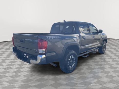 Used 2018 Toyota Tacoma TRD Off-Road image 7
