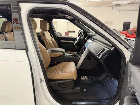Used 2025 Land Rover Discovery Dynamic SE AWD/4WD image 47