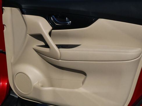 Used 2017 Nissan Rogue SL w/ SL Premium Package image 17