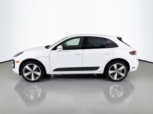 Used 2025 Porsche Macan AWD/4WD image 2