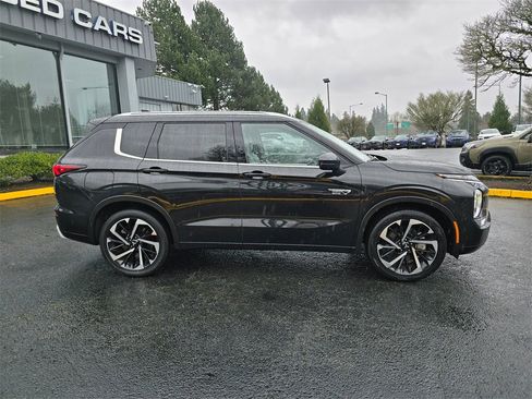 Used 2024 Mitsubishi Outlander SEL image 2