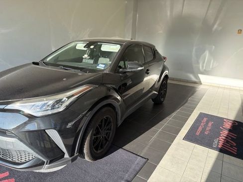 Used 2020 Toyota C-HR LE FWD image 1