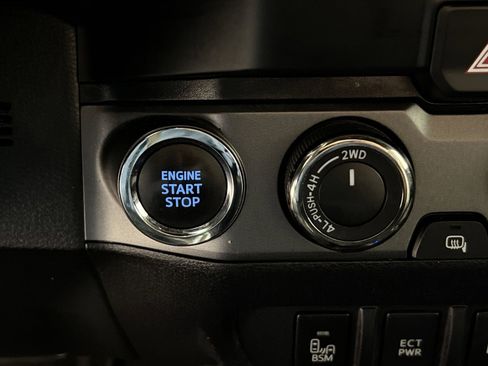 Used 2021 Toyota Tacoma TRD Off-Road w/ Technology Package image 32