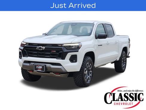 Used 2024 Chevrolet Colorado Z71 w/ Z71 Convenience Package 2 AWD/4WD image 15