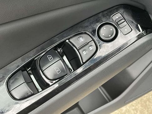 New 2025 Nissan Altima 2.5 SR image 16