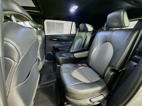 Used 2021 Toyota Highlander XSE image 24