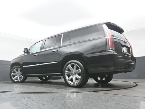 Used 2020 Cadillac Escalade ESV Premium Luxury image 31