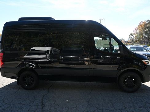 Used 2025 Mercedes-Benz Sprinter 2500 image 21