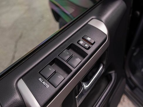 Used 2022 Toyota 4Runner SR5 Premium image 11