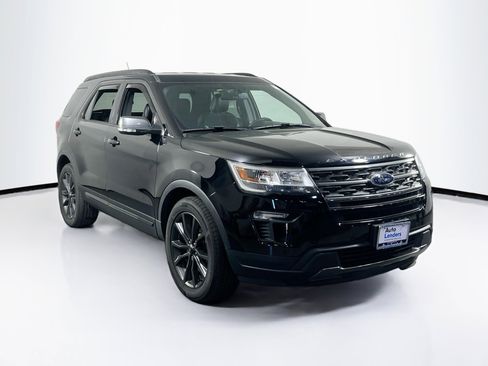 Used 2018 Ford Explorer XLT w/ Equipment Group 202A image 3