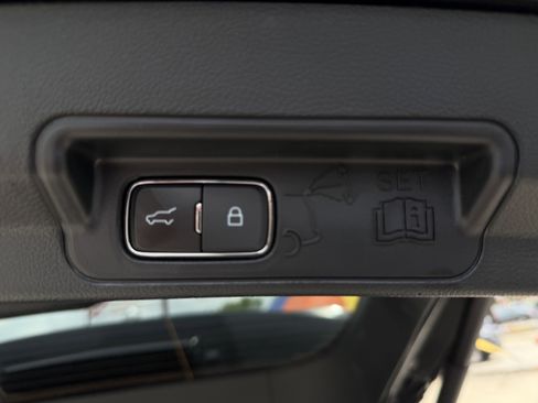 Certified 2024 Ford Explorer XLT RWD image 9