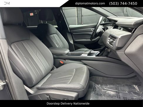 Used 2022 Audi e-tron Premium Plus w/ Premium Plus Package image 20