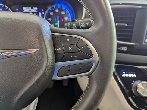 Used 2022 Chrysler Voyager LX image 22