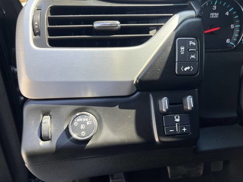 Used 2017 GMC Yukon SLT w/ Open Road Package image 32