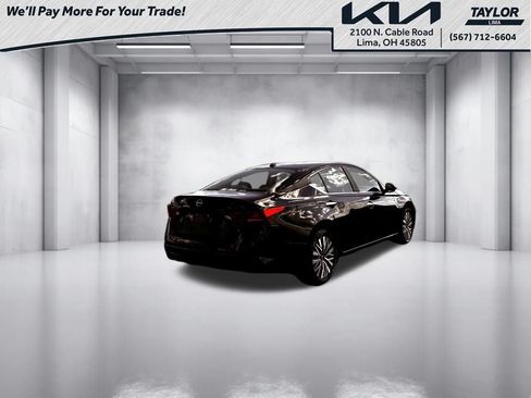 Used 2025 Nissan Altima 2.5 SV FWD image 2