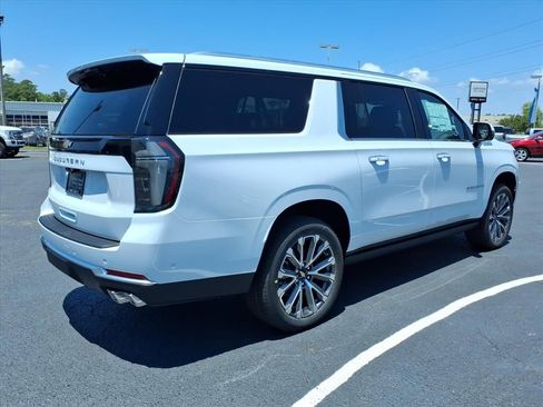 New 2026 Chevrolet Suburban High Country AWD/4WD image 3