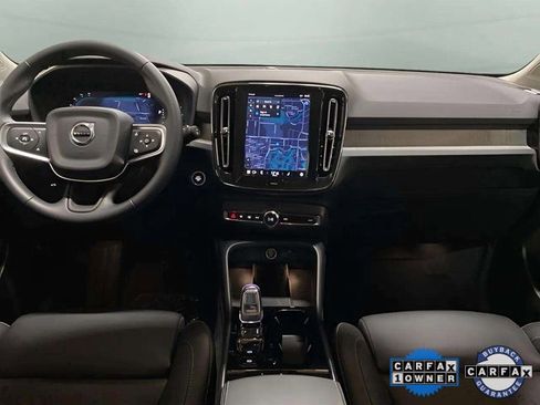 Used 2025 Volvo XC40 B5 Plus image 12