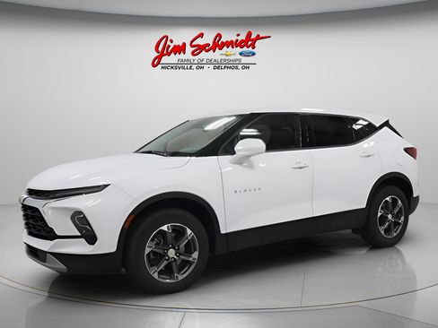 Used 2025 Chevrolet Blazer LT AWD/4WD image 2