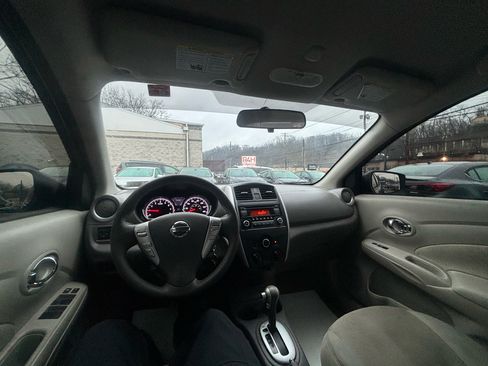 Used 2015 Nissan Versa SV image 9