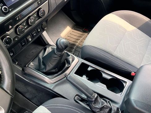 Used 2020 Toyota Tacoma TRD Sport w/ Advanced Technology Package AWD/4WD image 15