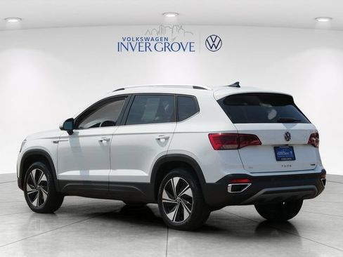 Certified 2023 Volkswagen Taos SE w/ Panoramic Sunroof Package AWD/4WD image 5