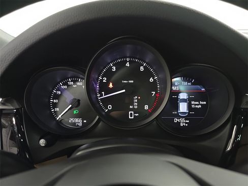 Used 2024 Porsche Macan image 15